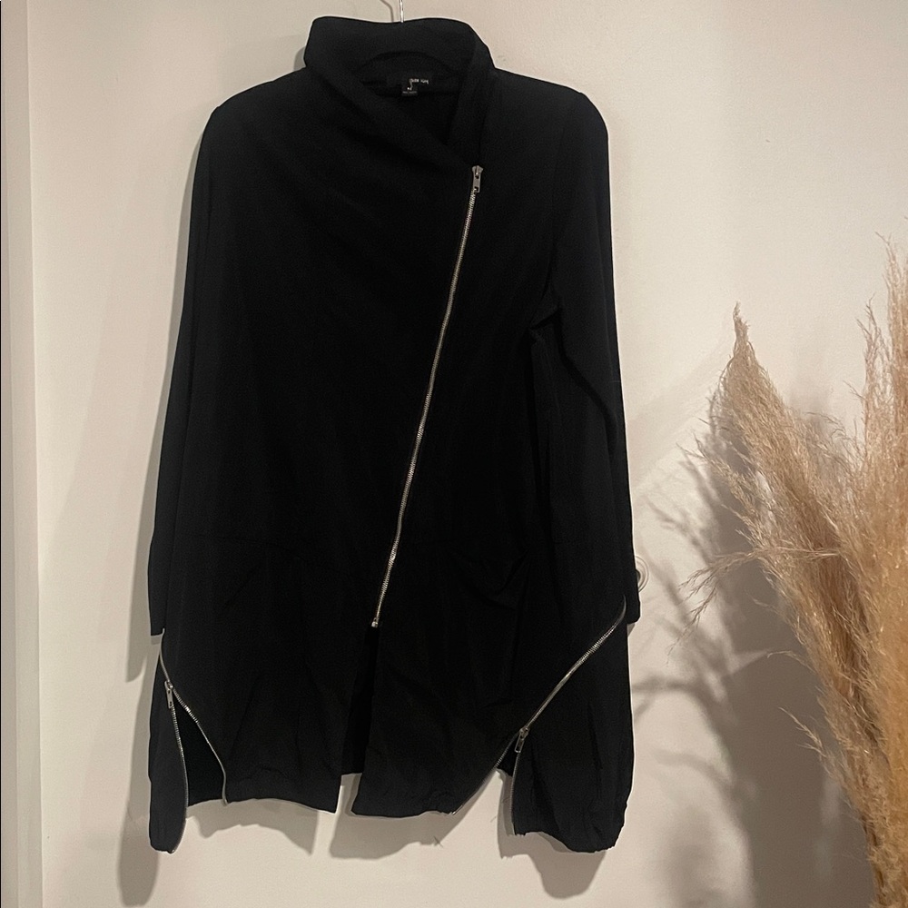 Sun Kim Womans Medium Black Manhattan Tunic, Asymmetric Zipper B118